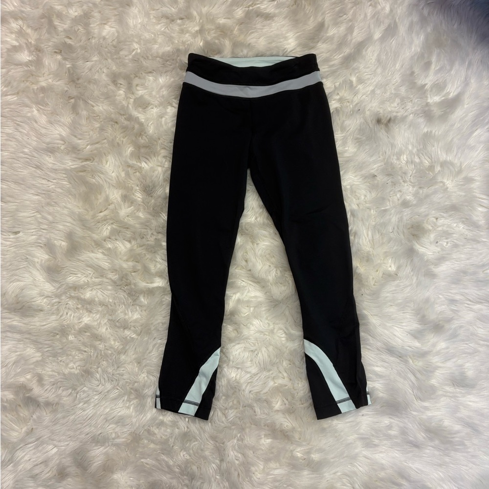 Lululemon Black and Light Blue Cropped Leggings-Size 2